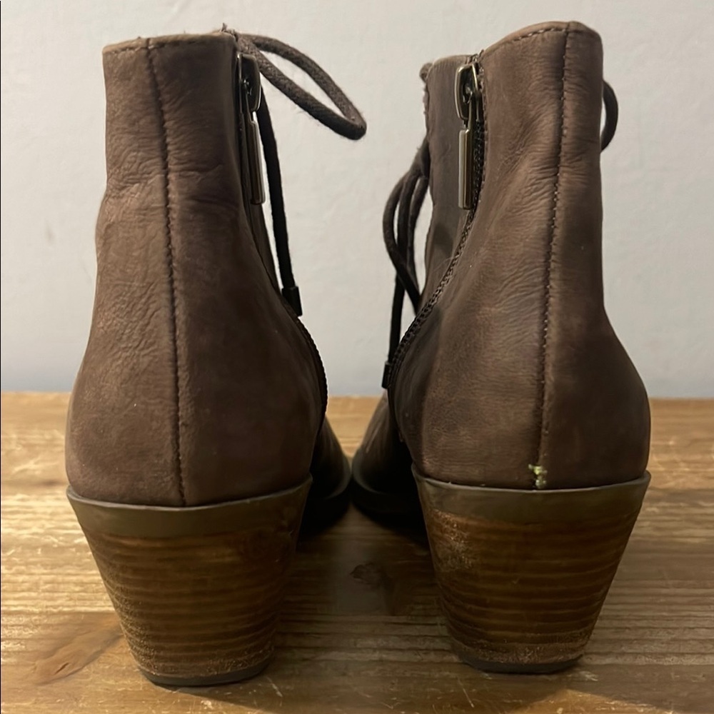 Adam Tucker by Me Too size 7.5 chocolate Brown Lace-Up Peep Toe Ankle Boots - Picture 3 of 10